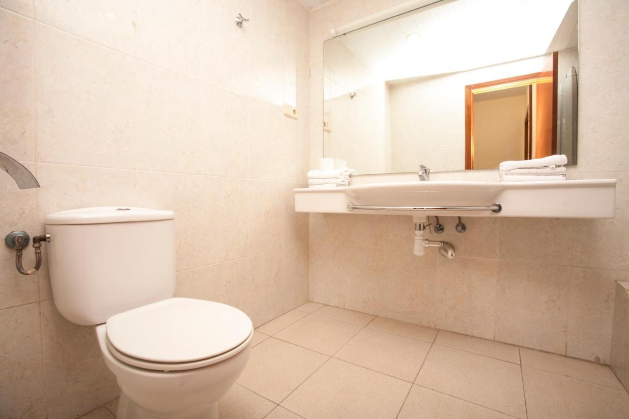 Apartamentos Bahia Dorada Y Iris 살루 외부 사진