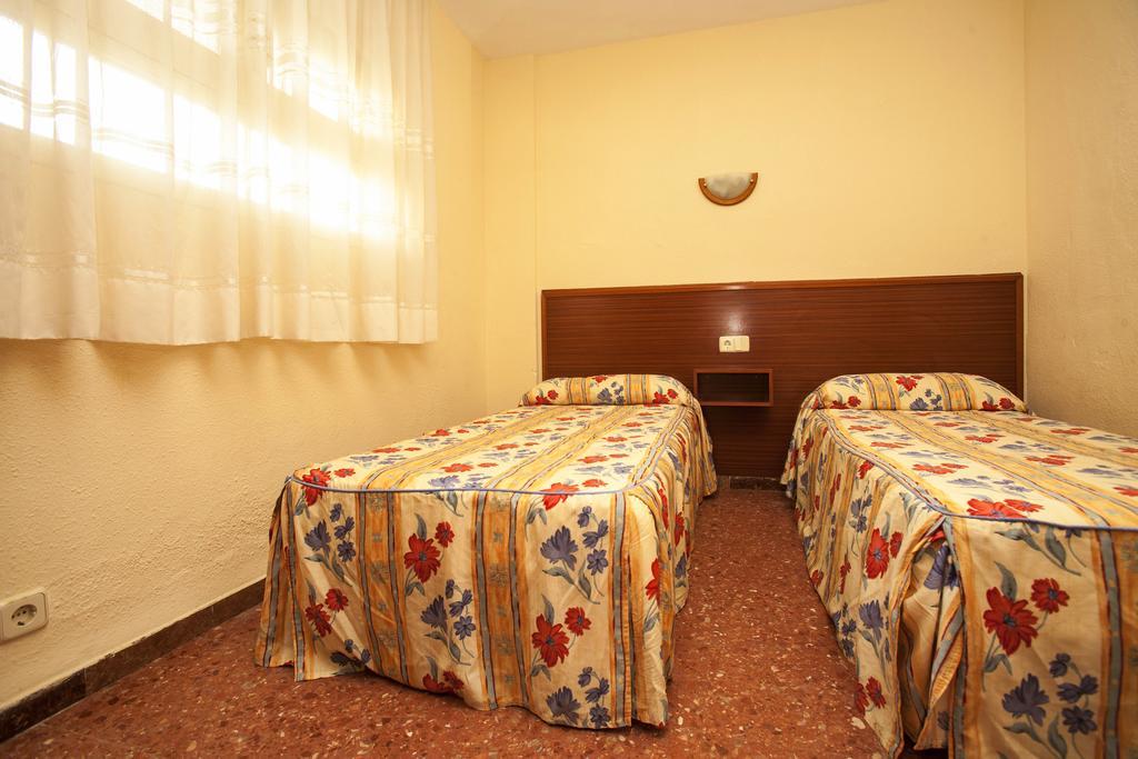 Apartamentos Bahia Dorada Y Iris 살루 외부 사진